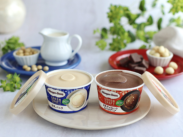 「GREEN CRAFT　ミニカップ　豆乳バニラ」（左）と「同豆乳チョコレート＆マカデミア」
