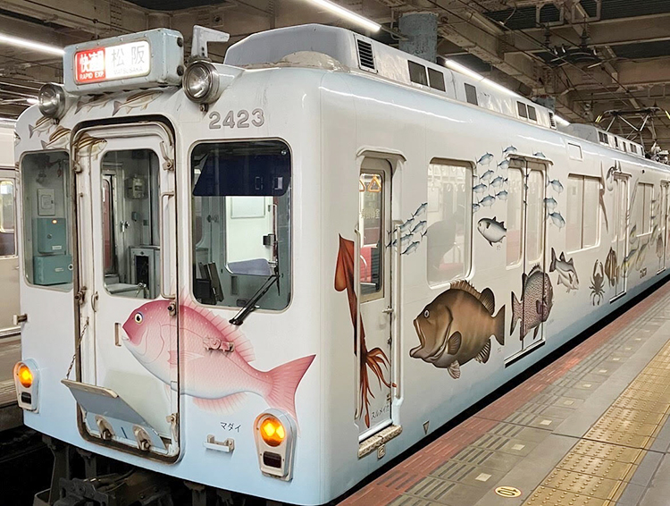 行商専用列車「伊勢志摩お魚図鑑」で鮮魚を運ぶ
