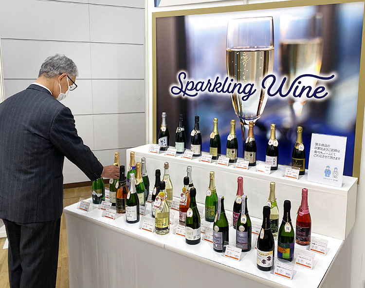 5月の酒類総合展示会では日本ワインのスパークリングワインを提案