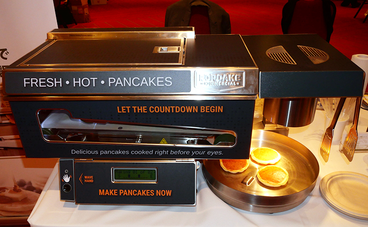 ピーチツリーフーズ、世界初・自動パンケーキ調理器 日本市場に初上陸 