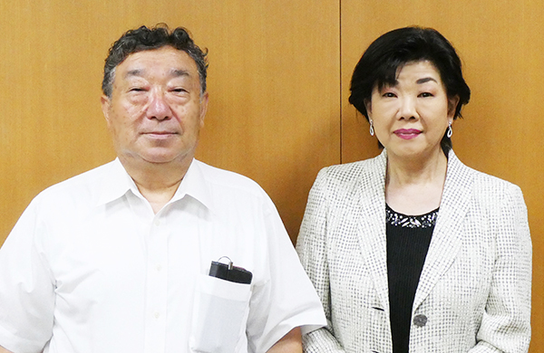 竹内三之代表取締役会長（左）と竹内加代子代表取締役社長