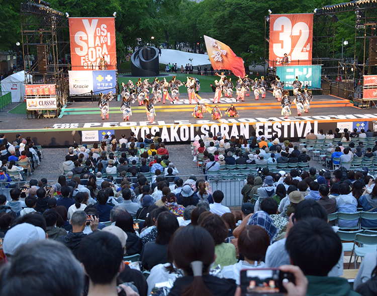 6月7～11日開催の「第32回YOSAKOIソーラン祭り」。すすきの会場にも多くの人が集まり、近隣飲食店の回復につながった