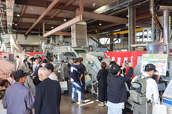 全国緑茶特集：カワサキ機工　4年ぶりフェスタ　最新鋭製茶機械を展示