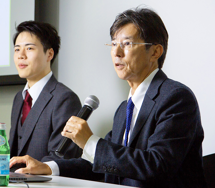 研究成果を発表する杉浦伸一教授（右）とモトックスの担当者