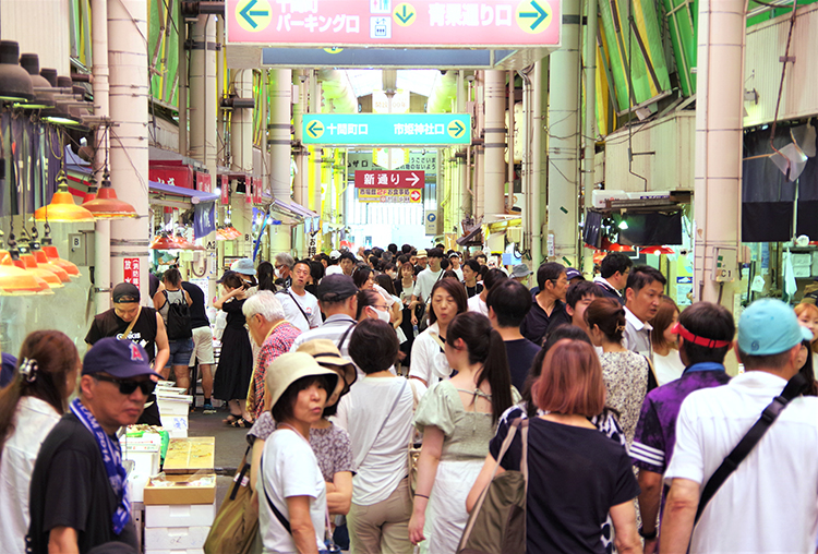 昨年8月の金沢近江町市場、一刻も早く活気を取り戻してほしい