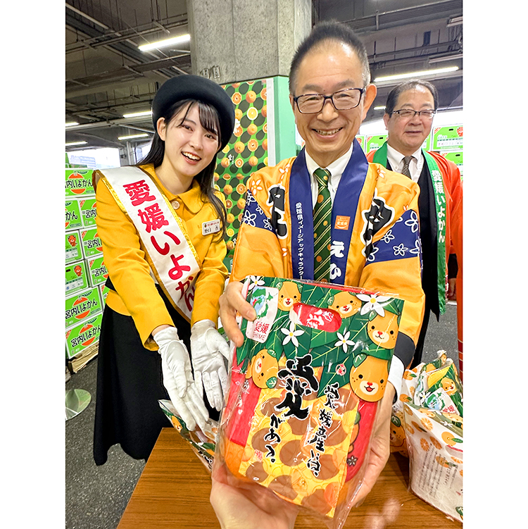 地域の食景色：愛媛県産柑橘類の本格シーズン　色・味・香り良しのイヨカン