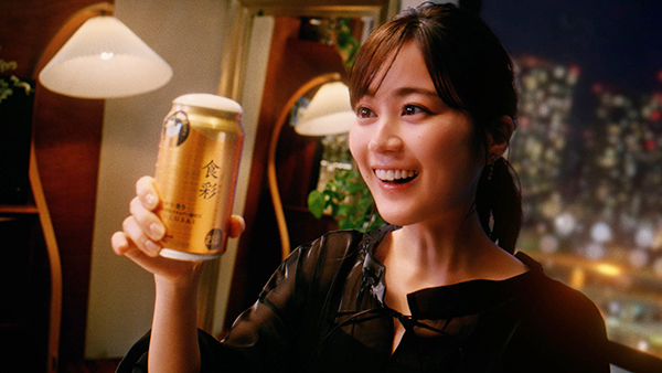 アサヒビール、「食彩」CM発表会　国内全業態と韓国で展開