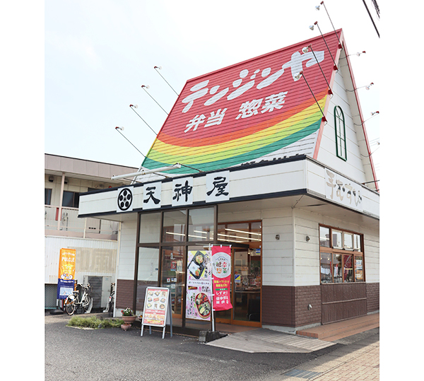 静岡県内でイメージが定着した三角屋根の店舗（瀬名川店）