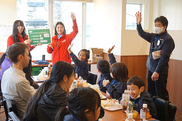 ファミリーマートとコカ・コーラボトラーズジャパン、全国約20店で「子ども食堂…