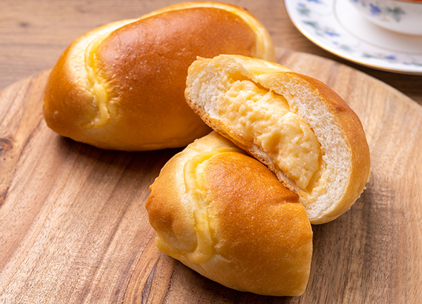 「日清ニューベイク100」使用のクリームパン。柔らかくしっとりとした食感を長続きさせる