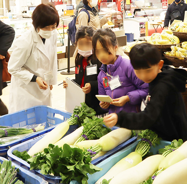 京急ストア、久里浜店で「5ADAY食育体験ツアー」開催　三浦野菜の魅力を体感