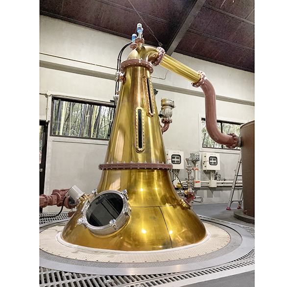 サントリー山崎蒸溜所の蒸留設備。水素ガスを使った実験に成功した