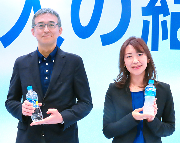 岡崎和伸大阪公立大学教授（左）と川瀬保菜未ブランドマネジャー