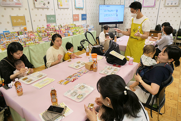日本ベビーフード協議会、月齢別食べ比べ開催　会員5社400品一堂に