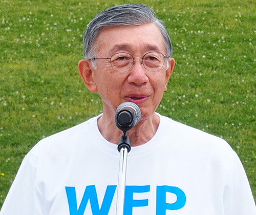 主催者あいさつをする国連WFP協会・安藤宏基会長