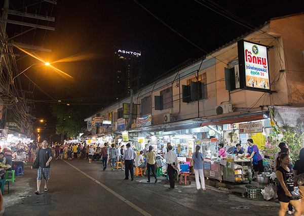 タイ、飲食屋台が消滅の危機　バンコク都知事が課税強化