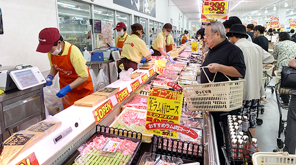 肉（にく）の語呂が合う長さ29mの精肉対面売場