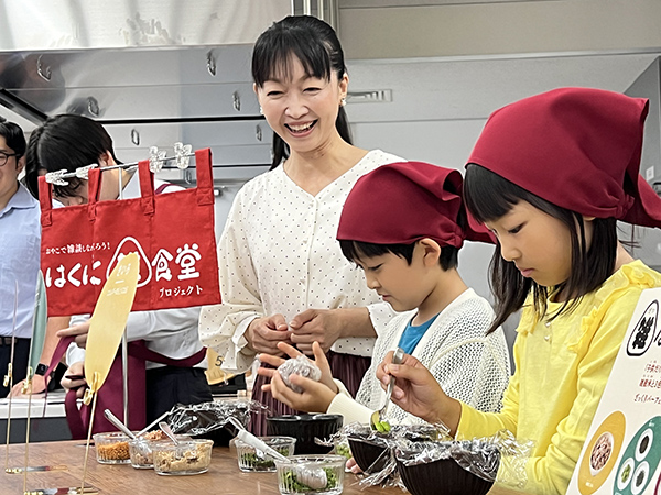 夏休み中の親子に「雑穀ご飯」で栄養不足やコミュニケーションの不安解消を提唱する「はくばく『雑』食堂プロジェクト」（5日の発表会）