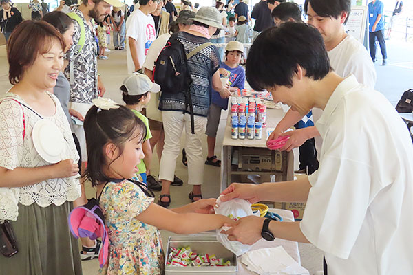 日本特殊製法塩協会、「こどもの国」イベントで塩無料サンプル配布