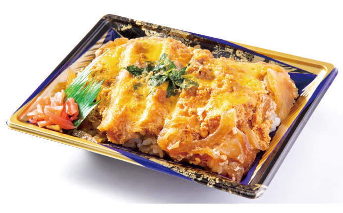 創業以来のロングセラー　ダシ香る！三元豚ロースかつ丼　450円（税抜き）／約430g　POINT：昔ながらの大鍋調理が健在