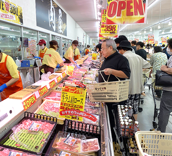 全長29m！肉の対面販売が圧巻