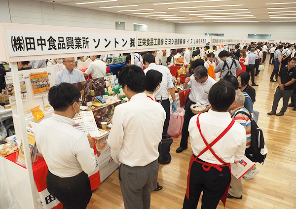 多数の来場者がつめかけた5支店共催のIZUMIYA展示会