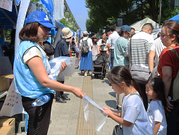 くらしお協議会、子育てフェアに出展　塩タブレットで熱中症対策啓発