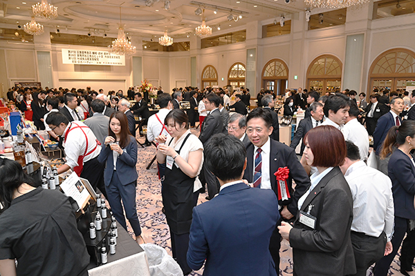 業務用・外食／機械資材素材／地域貢献3賞合同表彰式・祝賀会　挑戦たたえ盛大に…