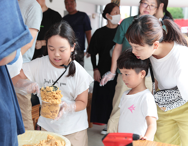 地域の食景色：竹屋　「みそプラザ2024」開催　詰め放題など大盛況