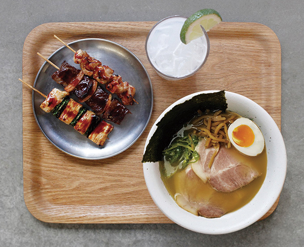 海外通信　外食ビジネスの新発想（81）焼き鳥とラーメンの専門店　鶏がらはラー…