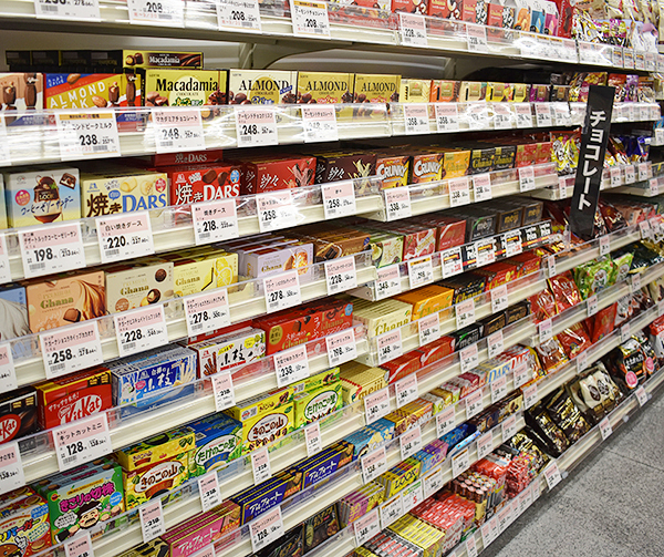 ◆菓子秋需戦略特集：菓子市場好調　カカオ高騰に各社知恵絞る