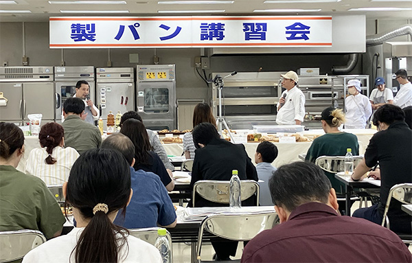 熊本製粉はサ・マーシュの西川功晃シェフを講師に招き製パン講習会を開催