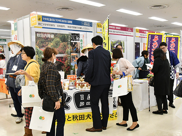 こだわり商品との出合いに期待高まる（写真は19年開催の会場）