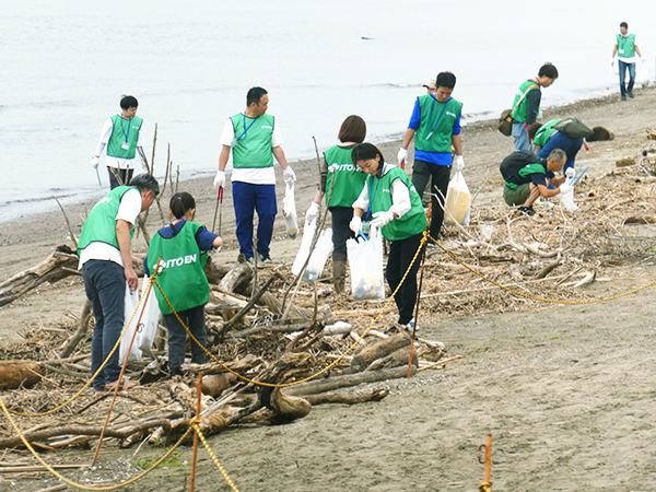 伊藤園、「お茶で世界を美しく。」テーマに葛西海浜公園を清掃