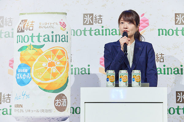 「氷結mottainaiプロジェクト」について説明するブランドマネージャーの加藤麻里子氏