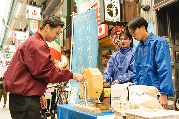 日本テトラパックとライフ、大阪でリサイクル促進イベント開催