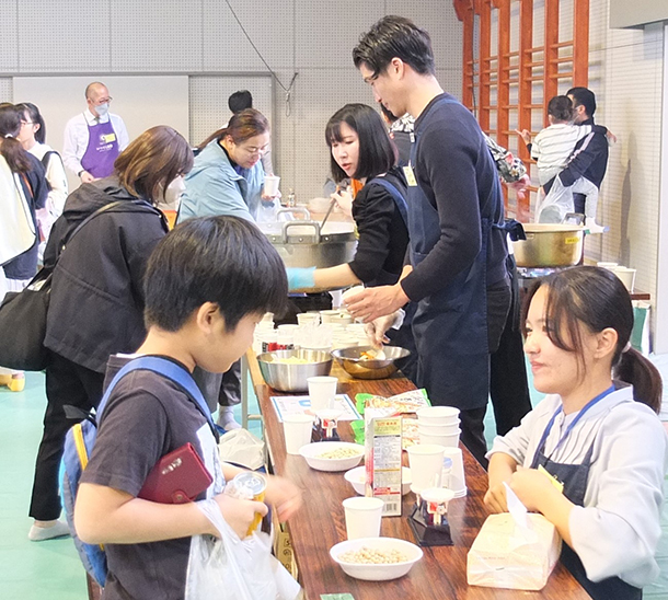 東浅香山校区で「親子フェス」　15社・団体が食体験で地域活動に貢献