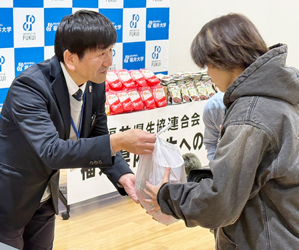 福井県生協連合会、県内大学生500人に食料支援4回目