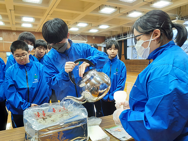 尾西食品、荒川区の中学生の防災対策会議支援