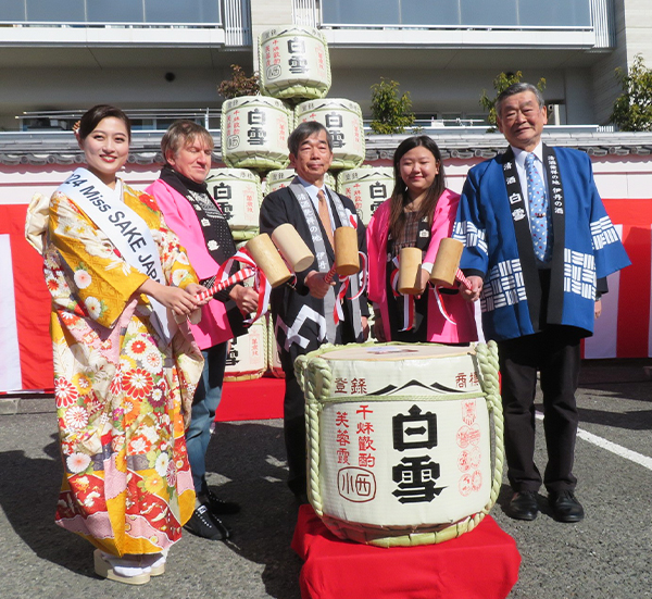 小西酒造、白雪蔵まつりに1万3000人　感謝の振る舞い酒