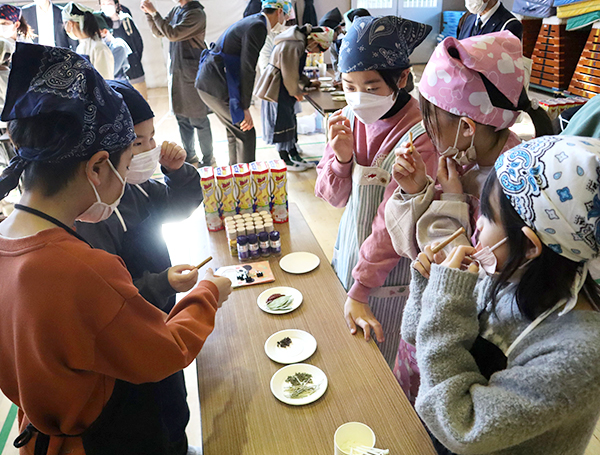 ハウス食品、横須賀で特別授業「カレーライスから日本を考える授業」開催