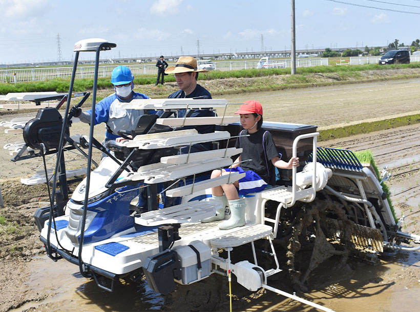 新潟市、子どもたちと資源米田植え　ごみ袋のプラ原料に