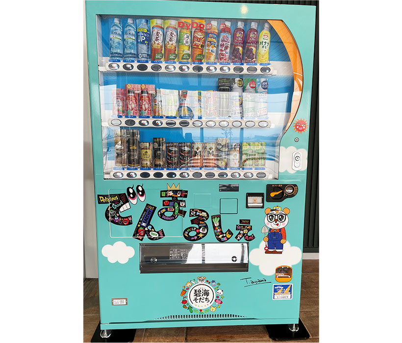 ダイドードリンコ、JAあいち中央の産直店舗にラッピング自販機設置