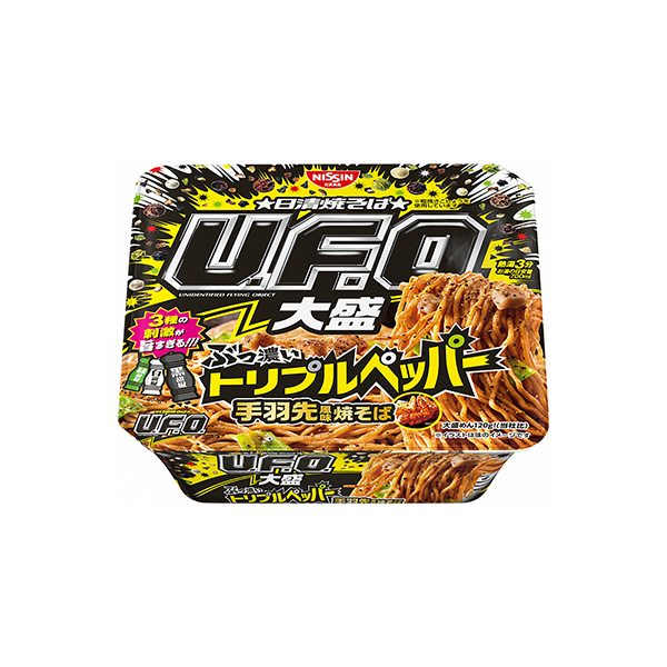 日清焼そばU.F.O.大盛＜ぶっ濃いトリプルペッパー　手羽先風味焼そば＞（日…