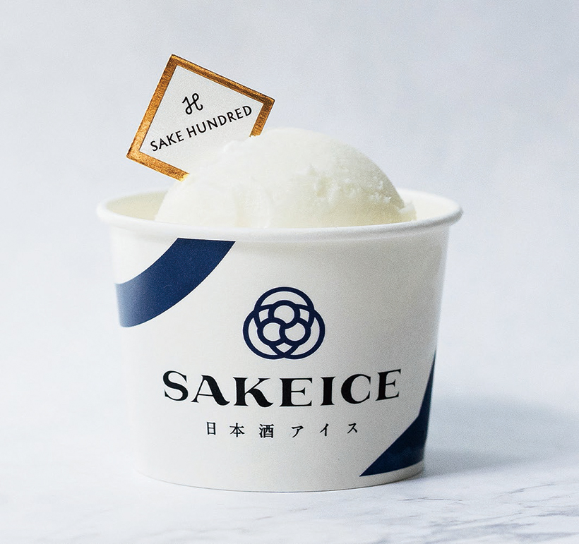 アルコール度数5%のSAKEICE「百光」(3,000円・税込み)。日本酒らしさをしっかりと感じる味わいで、アルコールが高級感をプラスしている。日本酒専門バー「SAKEICE BAR!」(東京・八重洲)でイートイン販売