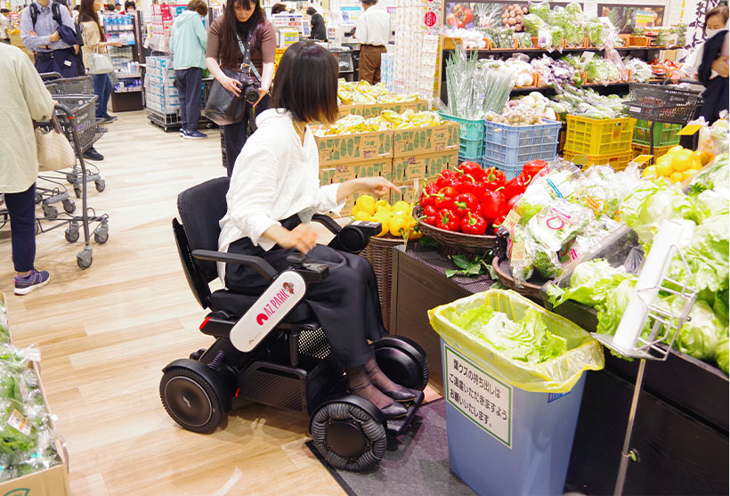 アオキスーパー、新たな施策続々　初PBや椅子型モビリティー