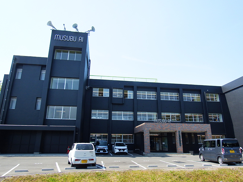 全国小売流通特集：食品スーパー・総合スーパー業界動向＝地殻変動促す新勢力