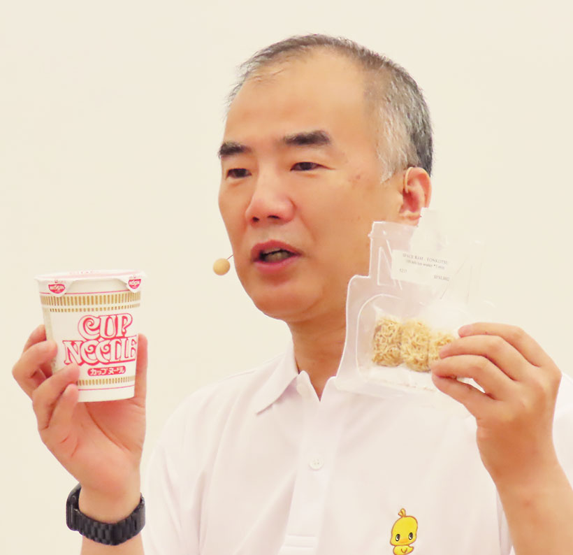 日清食品ホールディングス、野口聡一名誉館長セミナー　子どもに宇宙と食の話