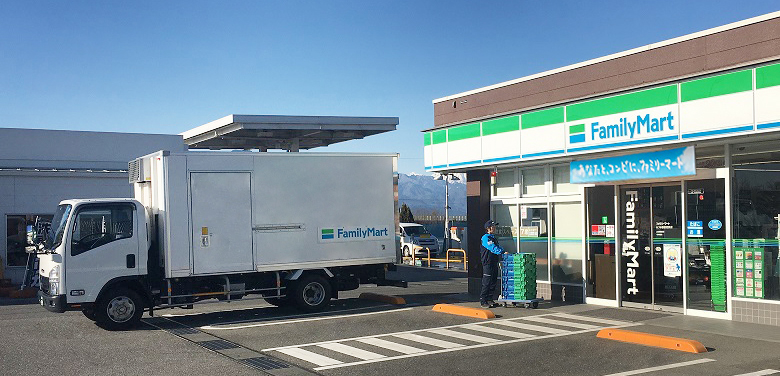 ファミリーマート、おむすびなど一日2便へ　冷凍弁当も販売