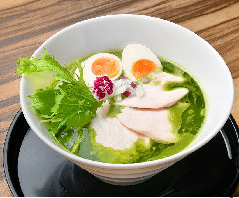 メニュートレンド：香りを楽しむ緑のラーメン　ポタージュ風スープとマッチ